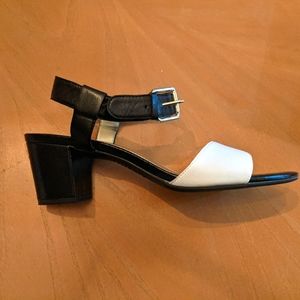 Ann Klein black/white sandals